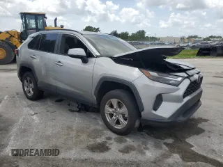 2022 Toyota RAV4 XLE with VIN 2T3W1RFV8NW190812, listed as a Copart auction lot 59731955 with 68,019 mi miles and Non repairable. Bid and sale history available at DreamBid. Image 4.