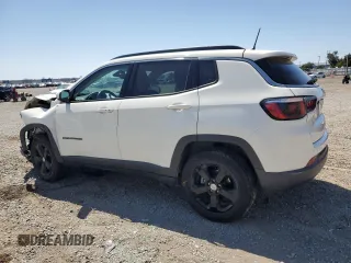 2020 Jeep Compass Latitude z VIN 3C4NJCBB2LT162755, wystawiony jako Copart lot #57730165 z przebiegiem 51 153 mil mil oraz Szkoda całkowita • Salvage title. Historia ofert i sprzedaży dostępna na DreamBid. Obrazek 2.