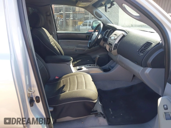 2006 Toyota Tacoma z VIN 5TETX22N86Z226440, wystawiony jako IAAI lot #41777871 z przebiegiem 218 222 mil mil oraz . Historia ofert i sprzedaży dostępna na DreamBid. Obrazek 5.