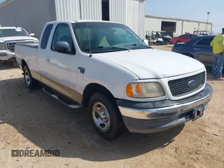 2000 Ford F-150 XL z VIN 1FTRX17W1YKA78385, wystawiony jako IAAI lot #42276945 z przebiegiem Nie podano mil oraz . Historia ofert i sprzedaży dostępna na DreamBid. Obrazek 1.