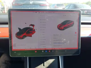 2018 Tesla Model 3 Long Range Battery z VIN 5YJ3E1EA9JF123109, wystawiony jako IAAI lot #42038158 z przebiegiem 133 361 mil mil oraz . Historia ofert i sprzedaży dostępna na DreamBid. Obrazek 7.