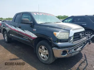 2008 Toyota Tundra z VIN 5TBBV54178S514861, wystawiony jako IAAI lot #42397082 z przebiegiem 302 242 mil mil oraz . Historia ofert i sprzedaży dostępna na DreamBid. Obrazek 1.