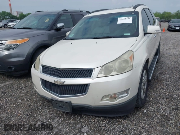2011 Chevrolet Traverse 1LT z VIN 1GNKRGED6BJ151688, wystawiony jako IAAI lot #42281195 z przebiegiem 259 173 mil mil oraz . Historia ofert i sprzedaży dostępna na DreamBid. Obrazek 6.