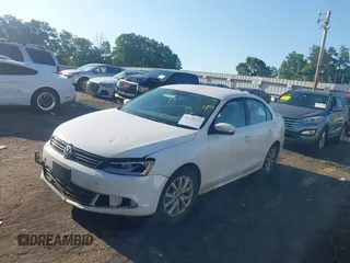 2013 Volkswagen Jetta SE with VIN 3VWDP7AJ7DM360993, listed as a IAAI auction lot 42242271 with 181,781 mi miles and . Bid and sale history available at DreamBid. Image 17.