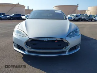 2013 Tesla Model S with VIN 5YJSA1AC3DFP10537, listed as a IAAI auction lot 40707549 with 103,111 mi miles and . Bid and sale history available at DreamBid. Image 13.