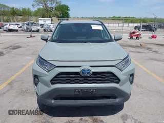 2020 Toyota RAV4 Hybrid XLE z VIN 4T3RWRFVXLU005428, wystawiony jako IAAI lot #42223346 z przebiegiem 123 168 mil mil oraz . Historia ofert i sprzedaży dostępna na DreamBid. Obrazek 13.
