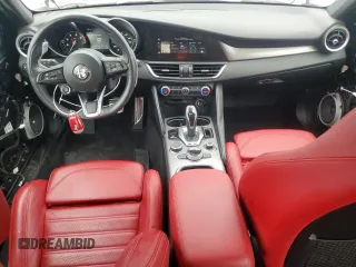2023 Alfa Romeo Giulia Veloce z VIN ZARFAMBN6P7676600, wystawiony jako Copart lot #54583925 z przebiegiem 14 910 mil mil oraz Szkody całkowita. Historia ofert i sprzedaży dostępna na DreamBid. Obrazek 8.