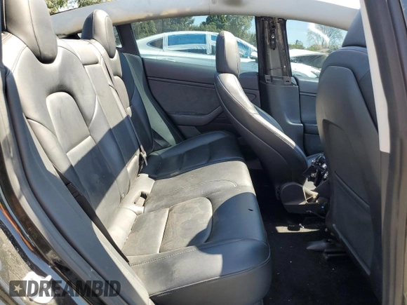 2019 Tesla Model 3 Mid Range z VIN 5YJ3E1EA8KF306096, wystawiony jako Copart lot #54790755 z przebiegiem 170 775 mil mil oraz Szkody całkowita. Historia ofert i sprzedaży dostępna na DreamBid. Obrazek 10.