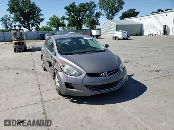 2013 Hyundai Elantra GLS z VIN 5NPDH4AE2DH408598, wystawiony jako Copart lot #56076665 z przebiegiem 136 305 mil mil oraz Szkoda całkowita • Salvage title. Historia ofert i sprzedaży dostępna na DreamBid. Obrazek 13.