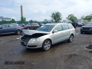 2009 Volkswagen Passat z VIN WVWXK73C69E027467, wystawiony jako IAAI lot #42277275 z przebiegiem 145 956 mil mil oraz . Historia ofert i sprzedaży dostępna na DreamBid. Obrazek 2.