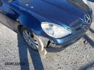 2005 Mercedes-Benz SLK 230/320 z VIN WDBWK56F55F040655, wystawiony jako IAAI lot #41971320 z przebiegiem 65 332 mil mil oraz . Historia ofert i sprzedaży dostępna na DreamBid. Obrazek 6.