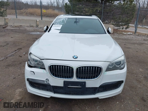 2013 BMW 7 Series 750Li xDrive with VIN WBAYF8C59DD141068, listed as a IAAI auction lot 41868043 with 92,727 mi miles. Bid and sale history available at carsss.com. Image 12.