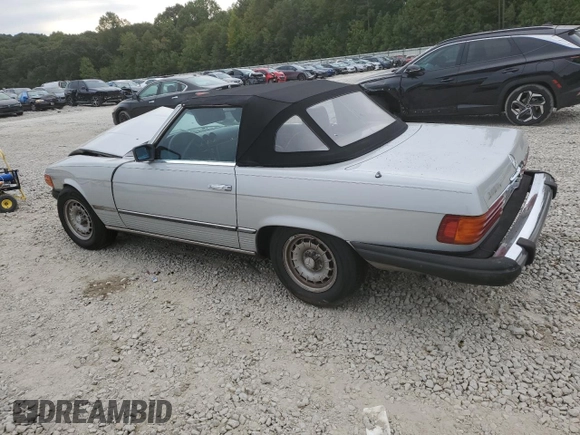 1982 Mercedes-Benz 380 SL z VIN WDBBA45A0CB014230, wystawiony jako Copart lot #71148724 z przebiegiem 133 903 mil mil oraz Nie do naprawy • Non repairable. Historia ofert i sprzedaży dostępna na DreamBid. Obrazek 2.