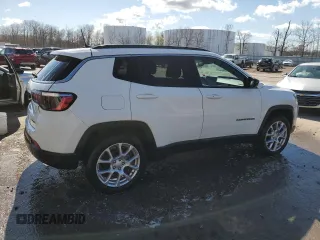 2024 Jeep Compass Latitude Lux с VIN 3C4NJDFN1RT593929, выставлен на аукционе Copart как лот 53492725 с пробегом 14 033 миль миль и Списание • Salvage title. История ставок и продаж доступна на DreamBid. Изображение 3.