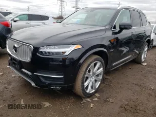 2017 Volvo XC90 Inscription with VIN YV4A22PL1H1176889, listed as a Copart auction lot 37447453 with 33,987 mi miles. Bid and sale history available at carsss.com. Image 1.