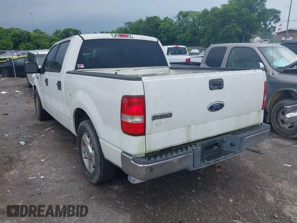 2004 Ford F-150 XLT z VIN 1FTRW12W14KB01667, wystawiony jako IAAI lot #42451052 z przebiegiem 260 719 mil mil oraz . Historia ofert i sprzedaży dostępna na DreamBid. Obrazek 3.