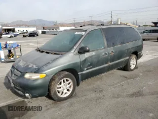 2000 Dodge Caravan SE with VIN 1B4GP44R6YB802320, listed as a Copart auction lot 79336244 with 163,919 mi miles and Clean Title. Bid and sale history available at carsss.com. Image 1.
