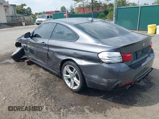 2016 BMW 4 Series 435i xDrive z VIN WBA3R5C58GK373564, wystawiony jako IAAI lot #42495578 z przebiegiem 74 690 mil mil oraz . Historia ofert i sprzedaży dostępna na DreamBid. Obrazek 3.
