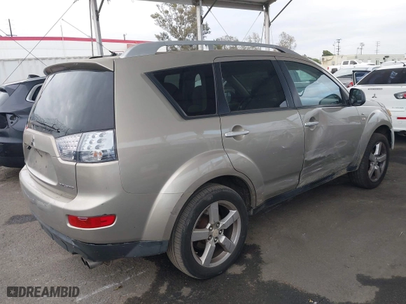 2008 Mitsubishi Outlander XLS with VIN JA4MS41X08Z011693, listed as a IAAI auction lot 42072843 with 288,760 mi miles. Bid and sale history available at carsss.com. Image 4.