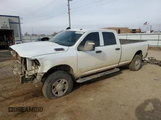 2023 Ram 2500 Tradesman z VIN 3C6UR5HJ6PG500730, wystawiony jako Copart lot #48703475 z przebiegiem 124 467 mil mil oraz Szkoda całkowita • Salvage title. Historia ofert i sprzedaży dostępna na DreamBid. Obrazek 1.