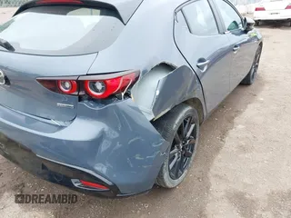 2023 Mazda 3 S Preferred z VIN JM1BPALM9P1623663, wystawiony jako IAAI lot #42341379 z przebiegiem 31 848 mil mil oraz . Historia ofert i sprzedaży dostępna na DreamBid. Obrazek 18.