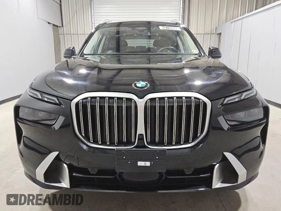 2024 BMW X7 xDrive40i with VIN 5UX23EM0XR9V32595, listed as a Copart auction lot 49742695 with 32,233 mi miles and Clean Title. Bid and sale history available at carsss.com. Image 5.