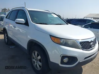 2011 Kia Sorento LX with VIN 5XYKT3A12BG001463, listed as a IAAI auction lot 42100806 with 185,547 mi miles. Bid and sale history available at carsss.com. Image 1.