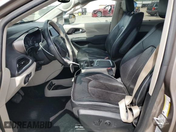 2017 Chrysler Pacifica Limited z VIN 2C4RC1GG5HR759865, wystawiony jako Copart lot #56431515 z przebiegiem 93 473 mil mil oraz Szkoda całkowita • Salvage title. Historia ofert i sprzedaży dostępna na DreamBid. Obrazek 7.