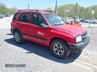 2001 Chevrolet Tracker ZR2 z VIN 2CNBJ734116958386, wystawiony jako IAAI lot #42131562 z przebiegiem 263 872 mil mil oraz . Historia ofert i sprzedaży dostępna na DreamBid. Obrazek 1.