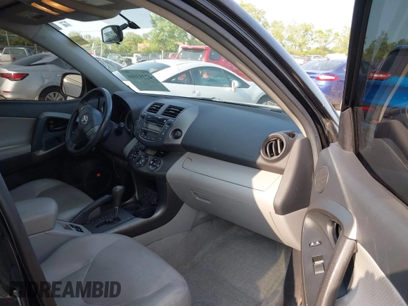 2009 Toyota RAV4 z VIN 2T3ZF31VX9W001179, wystawiony jako IAAI lot #42393166 z przebiegiem 152 751 mil mil oraz . Historia ofert i sprzedaży dostępna na DreamBid. Obrazek 5.
