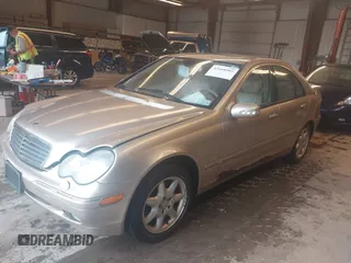 2002 Mercedes-Benz C 230/260/280/320 z VIN WDBRF61J82E005564, wystawiony jako IAAI lot #42468902 z przebiegiem 96 122 mil mil oraz . Historia ofert i sprzedaży dostępna na DreamBid. Obrazek 2.