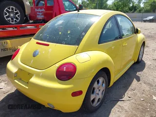 2002 Volkswagen Beetle GLS z VIN 3VWCK21CX2M450876, wystawiony jako IAAI lot #42278970 z przebiegiem 97 590 mil mil oraz . Historia ofert i sprzedaży dostępna na DreamBid. Obrazek 4.