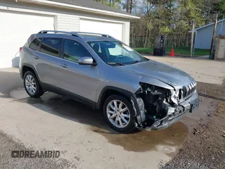 2017 Jeep Cherokee Limited z VIN 1C4PJLDB7HW641972, wystawiony jako IAAI lot #42081133 z przebiegiem 115 589 mil mil oraz . Historia ofert i sprzedaży dostępna na DreamBid. Obrazek 1.