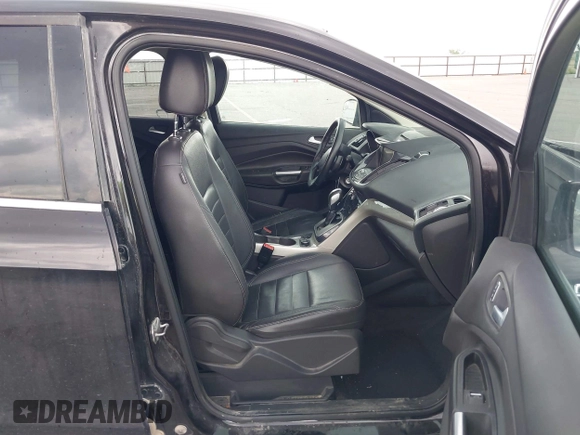 2013 Ford Escape SEL z VIN 1FMCU9H90DUC34965, wystawiony jako IAAI lot #42361165 z przebiegiem 177 387 mil mil oraz . Historia ofert i sprzedaży dostępna na DreamBid. Obrazek 5.