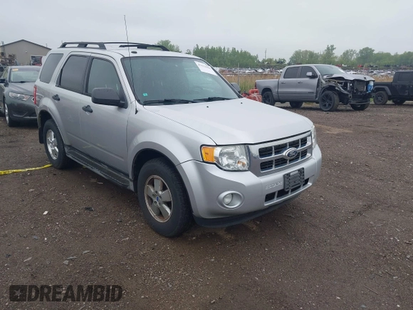 2010 Ford Escape XLT z VIN 1FMCU9DG5AKB16731, wystawiony jako IAAI lot #42322986 z przebiegiem 121 940 mil mil oraz . Historia ofert i sprzedaży dostępna na DreamBid. Obrazek 1.