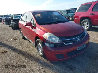 2010 Nissan Versa S с VIN 3N1BC1AP5AL417168, выставлен на аукционе IAAI как лот 42540607 с пробегом 157 762 миль миль и . История ставок и продаж доступна на DreamBid. Изображение 1.