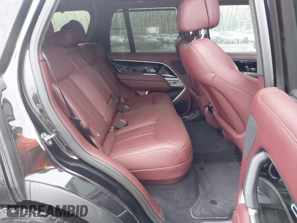 2024 Land Rover Range Rover SE z VIN SALKP9E96RA092327, wystawiony jako IAAI lot #42336138 z przebiegiem 41 600 mil mil oraz . Historia ofert i sprzedaży dostępna na DreamBid. Obrazek 8.