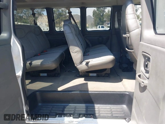 2005 Chevrolet Express Passenger with VIN 1GAHG39U851111248, listed as a IAAI auction lot 42158825 with 121,288 mi miles and . Bid and sale history available at DreamBid. Image 8.