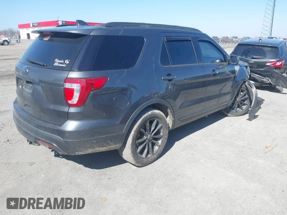 2017 Ford Explorer XLT z VIN 1FM5K7D8XHGB76500, wystawiony jako IAAI lot #41623014 z przebiegiem 149 171 mil mil oraz . Historia ofert i sprzedaży dostępna na DreamBid. Obrazek 4.
