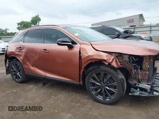 2024 Lexus RX 350 z VIN 2T2BAMCA7RC054055, wystawiony jako IAAI lot #42307956 z przebiegiem 20 060 mil mil oraz . Historia ofert i sprzedaży dostępna na DreamBid. Obrazek 14.