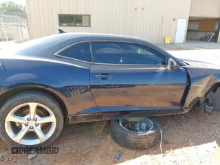 2015 Chevrolet Camaro LT z VIN 2G1FF1E39F9181348, wystawiony jako IAAI lot #42141456 z przebiegiem 110 115 mil mil oraz . Historia ofert i sprzedaży dostępna na DreamBid. Obrazek 13.