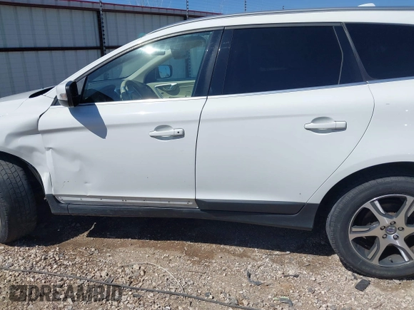 2012 Volvo XC60 3.0L with VIN YV4902DZ5C2250786, listed as a IAAI auction lot 41758295 with 170,725 mi miles. Bid and sale history available at carsss.com. Image 15.