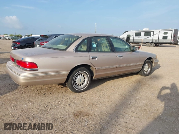 1997 Ford Crown Victoria LX z VIN 2FALP74W1VX194522, wystawiony jako IAAI lot #42378930 z przebiegiem 113 521 mil mil oraz . Historia ofert i sprzedaży dostępna na DreamBid. Obrazek 4.