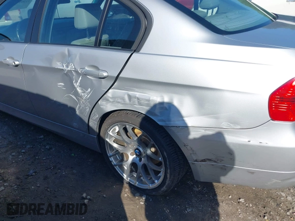 2007 BMW 3 Series 328i z VIN WBAVA33597FV65962, wystawiony jako IAAI lot #41991155 z przebiegiem 189 575 mil mil oraz . Historia ofert i sprzedaży dostępna na DreamBid. Obrazek 6.