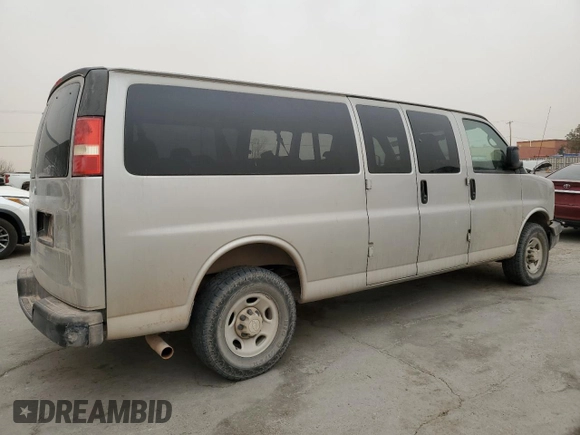 2008 Chevrolet Express Passenger with VIN 1GAHG39KX81194703, listed as a Copart auction lot 48727715 with 116,074 mi miles and Salvage title. Bid and sale history available at DreamBid. Image 3.
