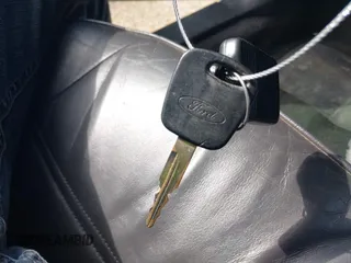 2001 Ford Mustang Deluxe с VIN 1FAFP44451F208230, выставлен на аукционе IAAI как лот 42191956 с пробегом 118 287 миль миль и . История ставок и продаж доступна на DreamBid. Изображение 11.