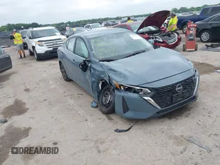2025 Nissan Sentra SV z VIN 3N1AB8CV9SY250644, wystawiony jako IAAI lot #42131118 z przebiegiem 2 915 mil mil oraz . Historia ofert i sprzedaży dostępna na DreamBid. Obrazek 1.