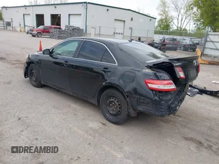 2010 Toyota Camry z VIN 4T4BF3EKXAR056638, wystawiony jako IAAI lot #42226158 z przebiegiem 194 062 mil mil oraz . Historia ofert i sprzedaży dostępna na DreamBid. Obrazek 3.