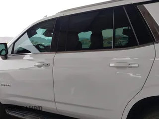 2023 Chevrolet Tahoe LT z VIN 1GNSKNKDXPR105660, wystawiony jako IAAI lot #41587013 z przebiegiem 42 975 mil mil oraz . Historia ofert i sprzedaży dostępna na DreamBid. Obrazek 14.