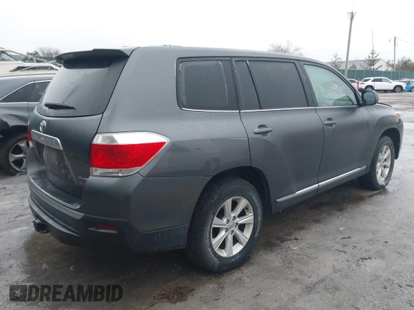 2011 Toyota Highlander z VIN 5TDBK3EHXBS080409, wystawiony jako IAAI lot #41509905 z przebiegiem 201 620 mil mil oraz . Historia ofert i sprzedaży dostępna na DreamBid. Obrazek 4.